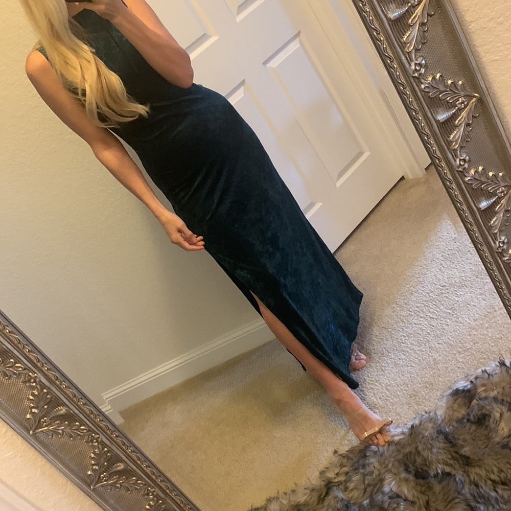 Mock Velvet green dress split on the left side size S